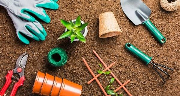 How Often to Clean Gardening Tools min
